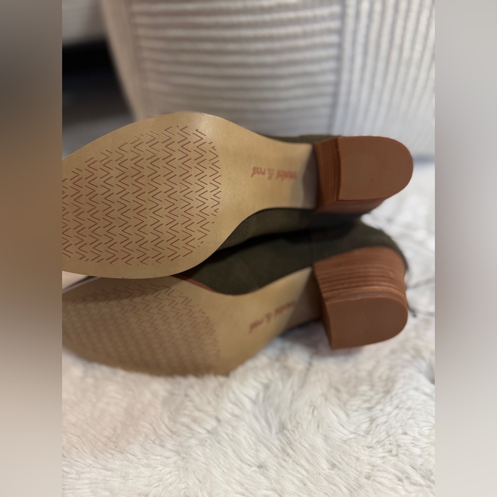 NWT Violet and Red Olive Ankle Boots - Picture 6 of 6